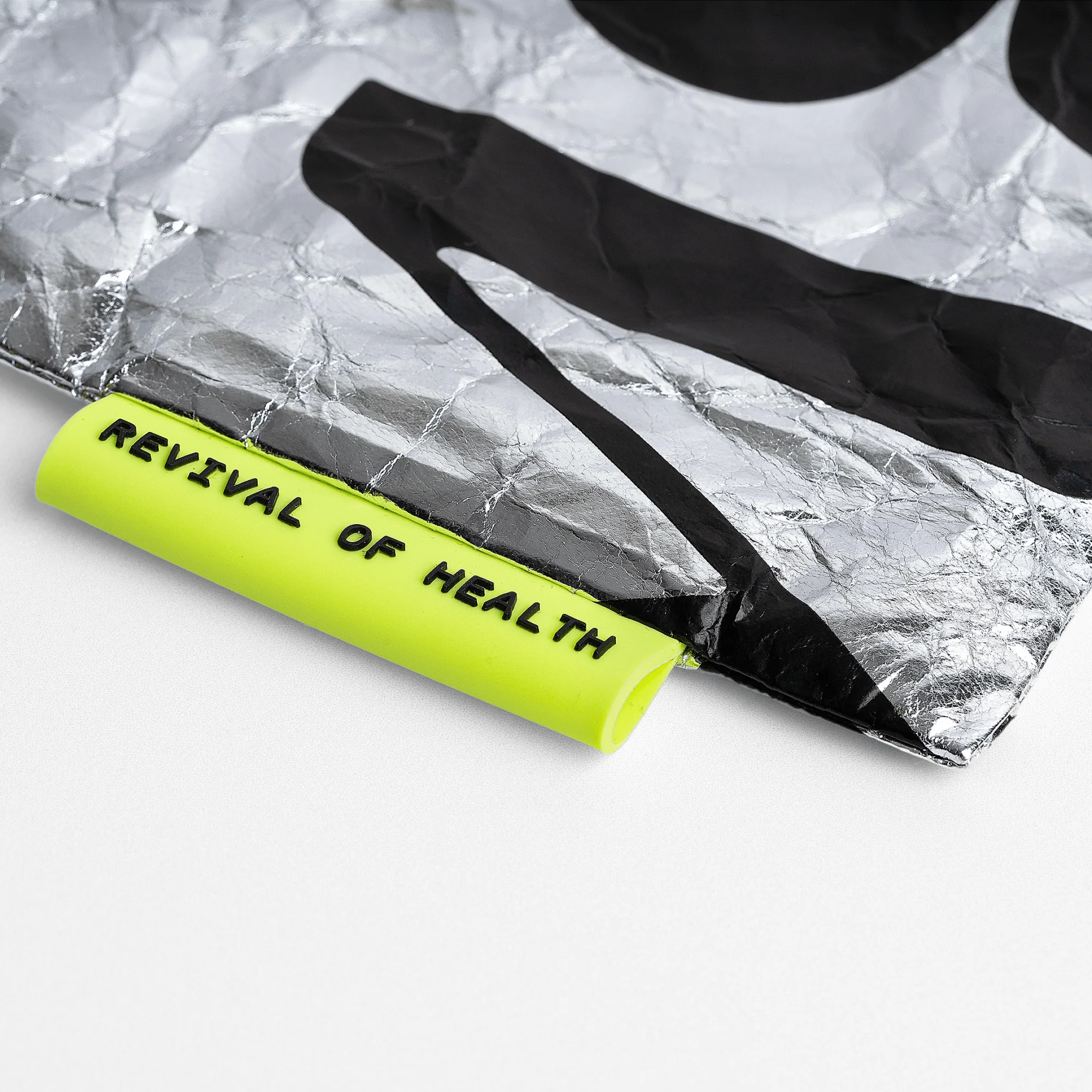 The ARMRA Metallic Travel Pouch - Image 3